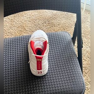 Need to move. Jordan 12 FIBA boys 6Y. Worn a few times